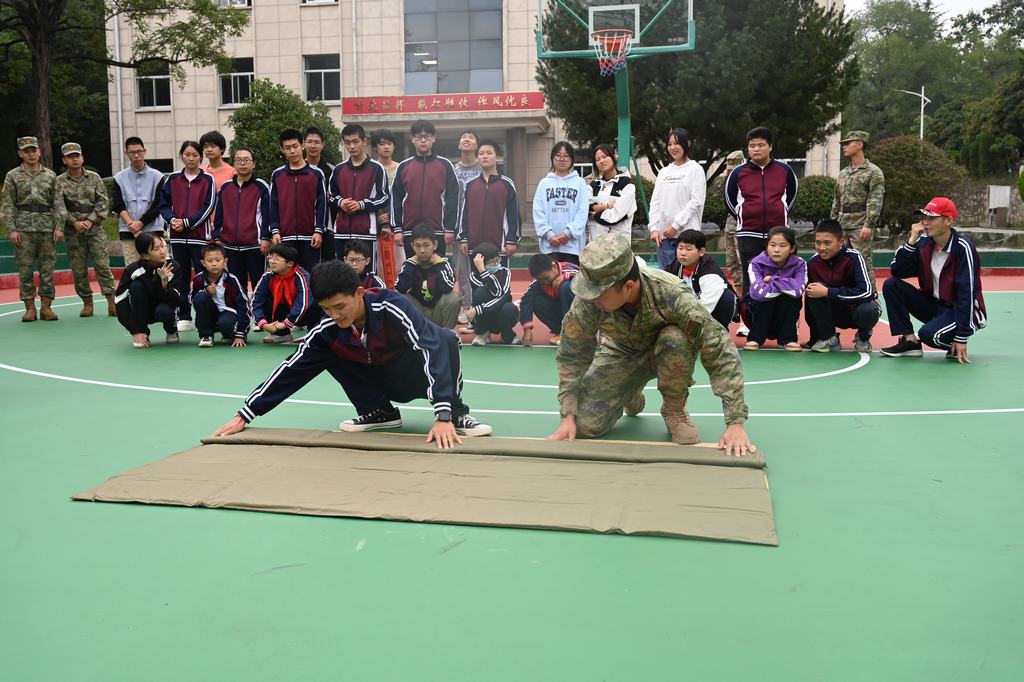 徐州市特殊教育学校开展全民国防教育月走进军营活动(图3)