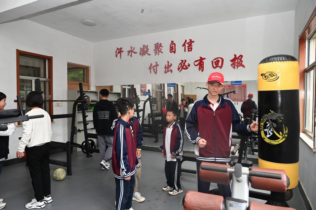 徐州市特殊教育学校开展全民国防教育月走进军营活动(图6)