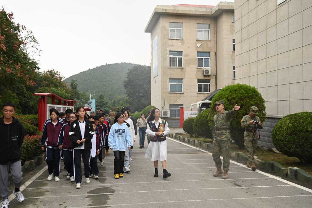 徐州市特殊教育学校开展全民国防教育月走进军营活动(图4)
